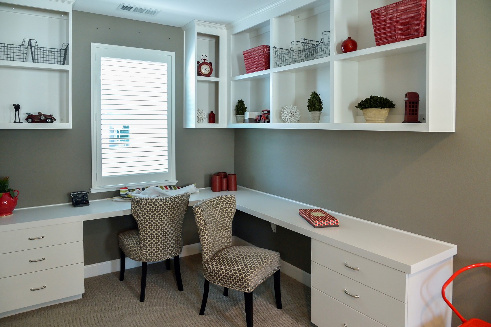 8 signs that you could use a professional home organizer