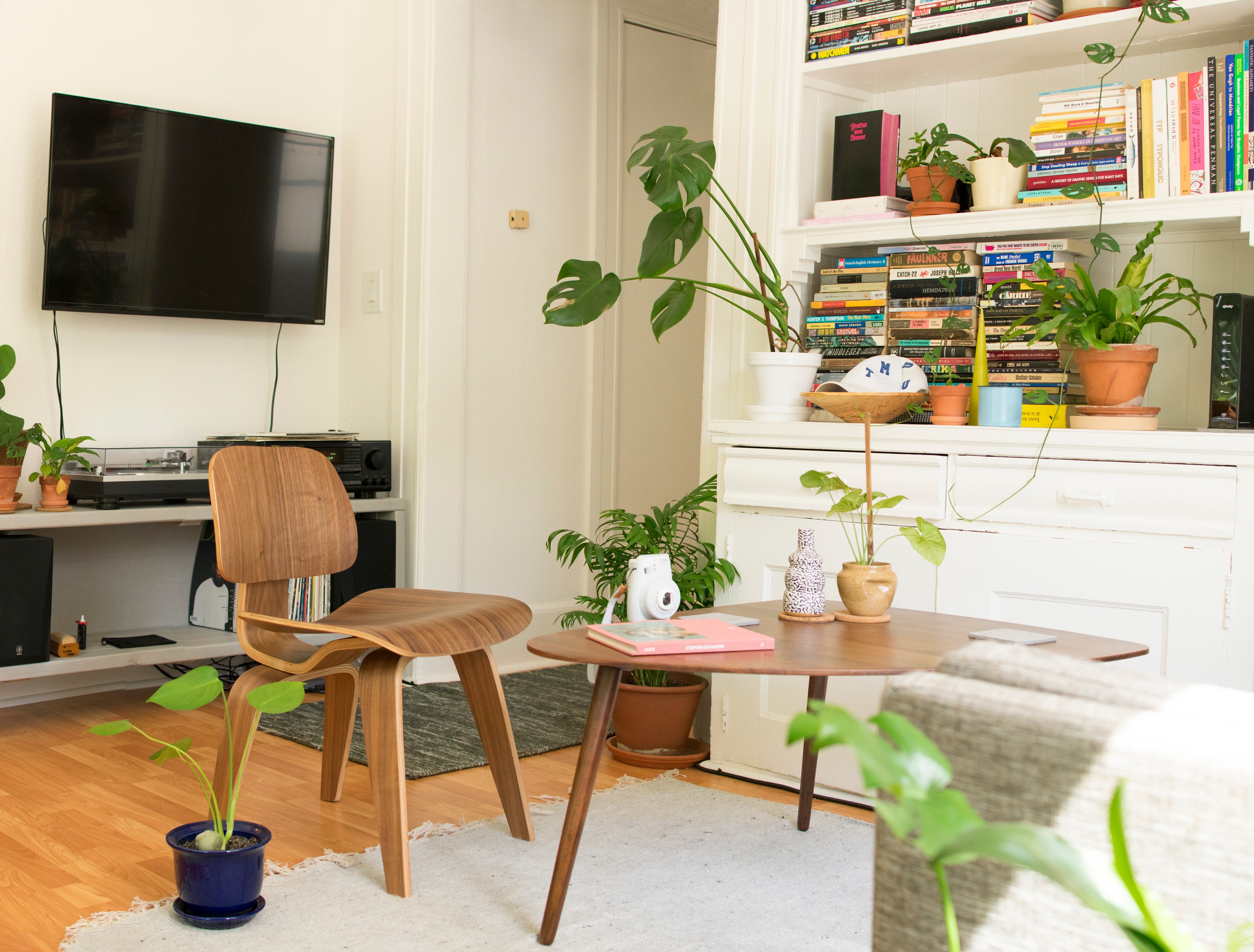 25 First-Apartment Décor Ideas You Can Actually Afford