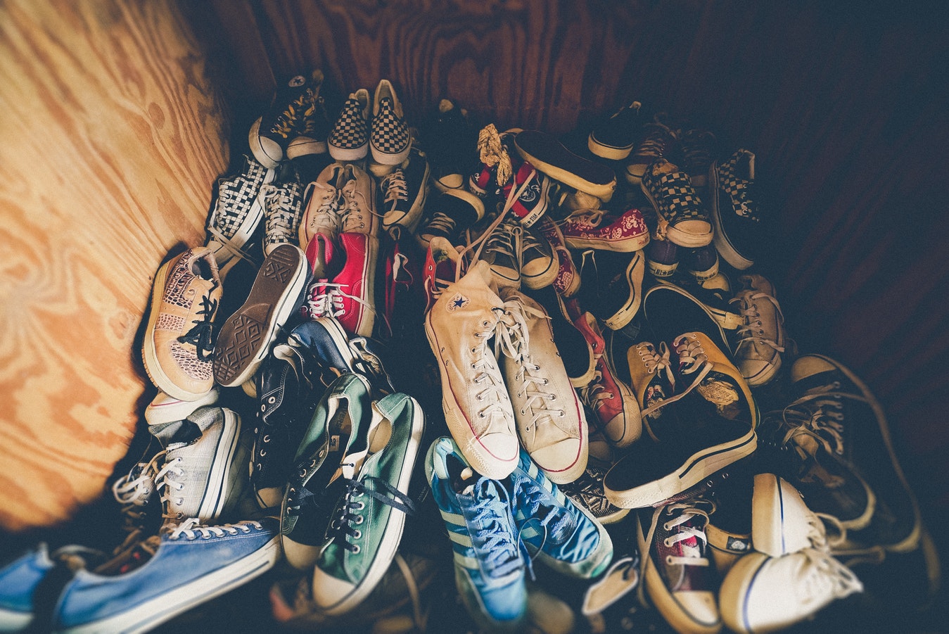 https://www.lifestorage.com/blog/wp-content/uploads/2019/01/life-storage-how-to-store-shoes-3.jpeg