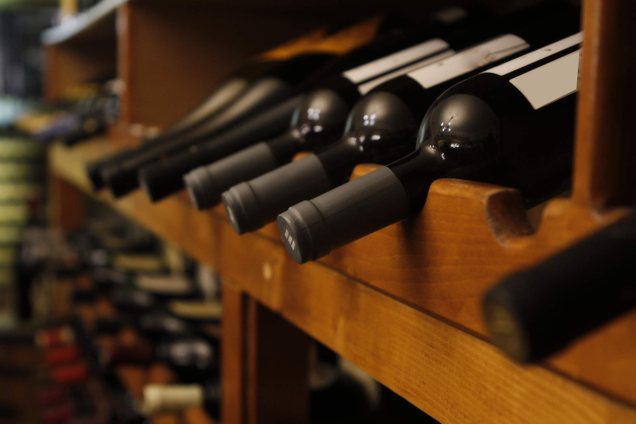 how to store wine on a wine rack at home