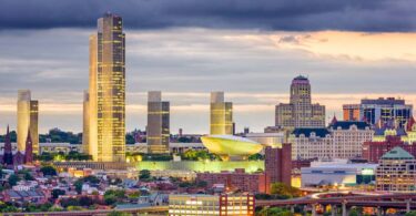 Pros and Cons of Living in Albany Featured Image